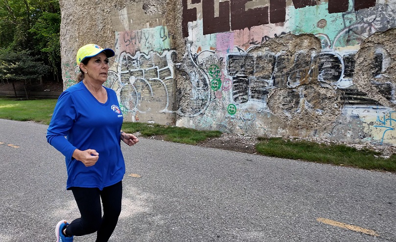 Brenda Mack patient running marathon