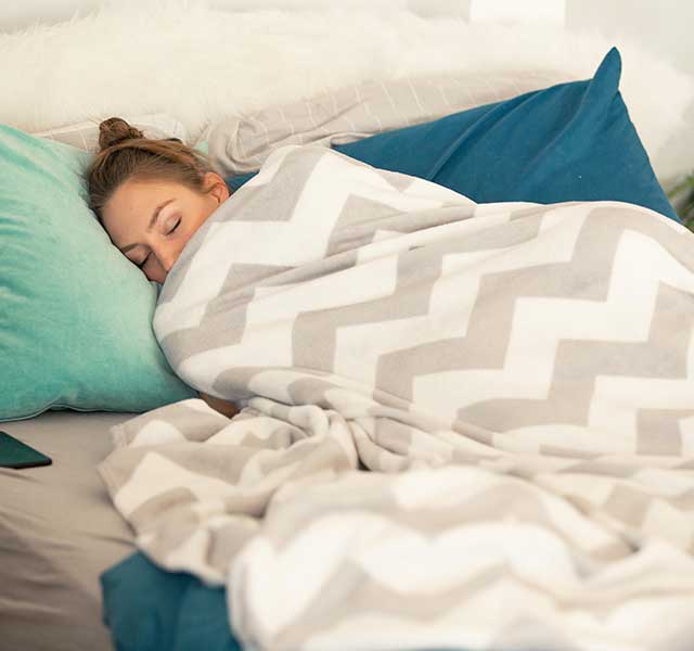 A Sleep Expert Weighs In On Weighted Blankets Henry Ford Health Detroit MI