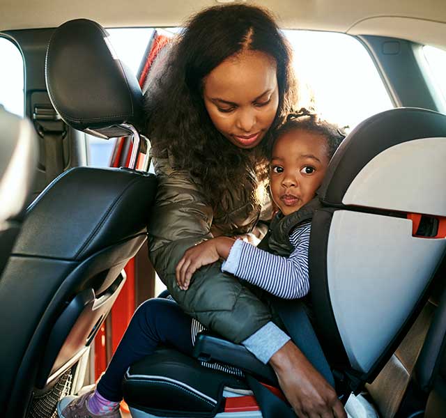 Importance of shoulder protectors in child car seats
