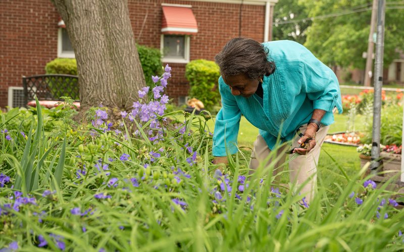 hand and wrist patient stephanie working on garden